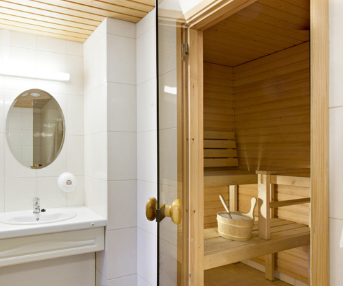 Kaikissa Hotelli Kauhajoen Krouvin huoneissa on sauna.